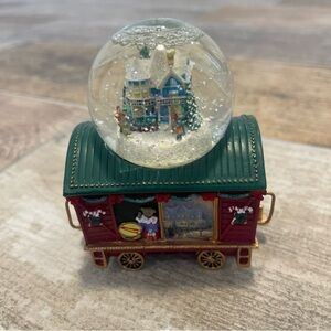 Thomas Kinkade Wonderland Express Home For The Holidays Mini Snow Globe Train
